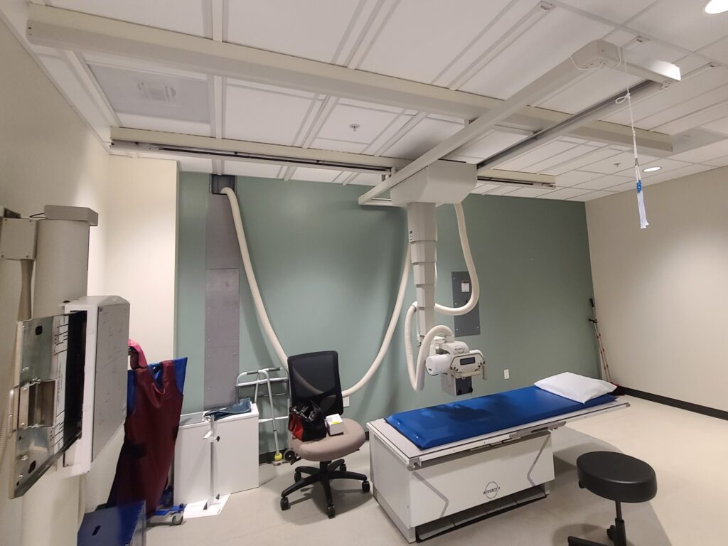 Fully equipped diagnostic imaging room with an X-ray system before deinstallation begins.