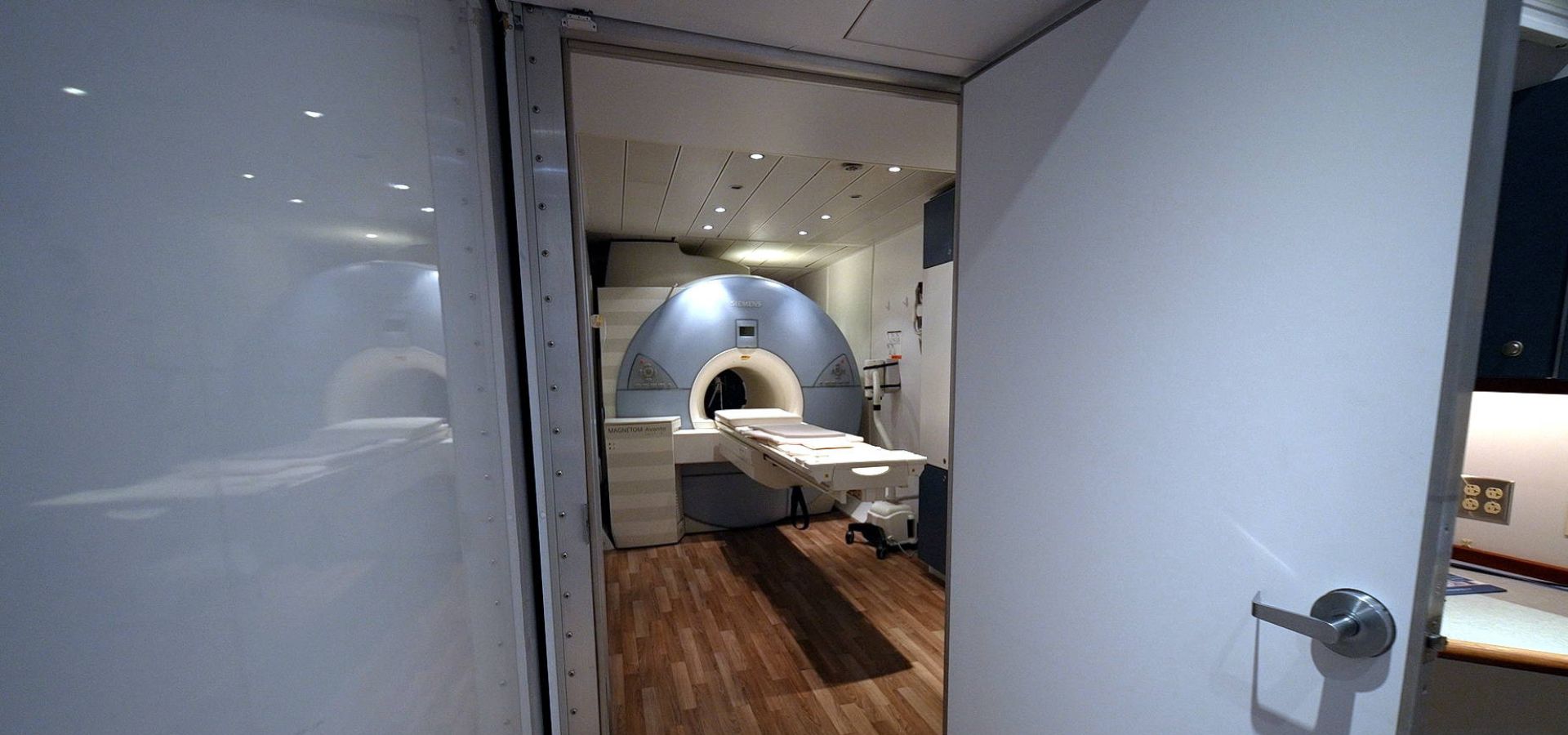 Siemens Magnetom Avanto MRI Mobile Imaging Trailer